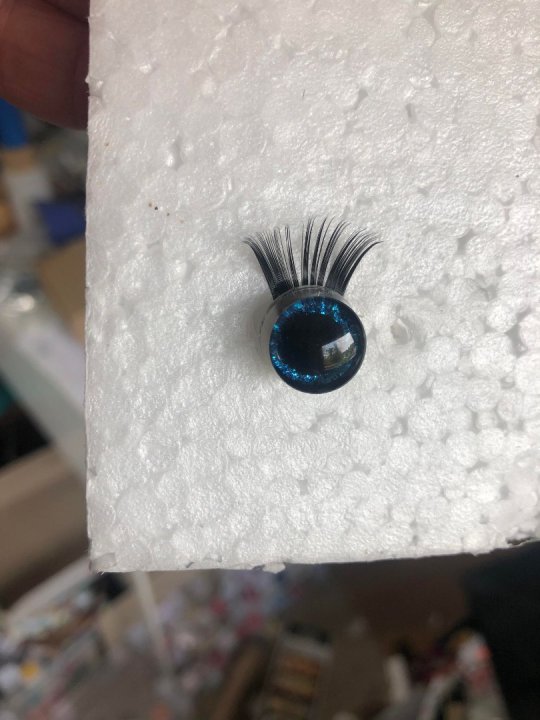 Blå sikkerhedsøjne med vipper ø 12 mm pr styk 